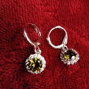 💜Faux diamond and green rhinestone earrings